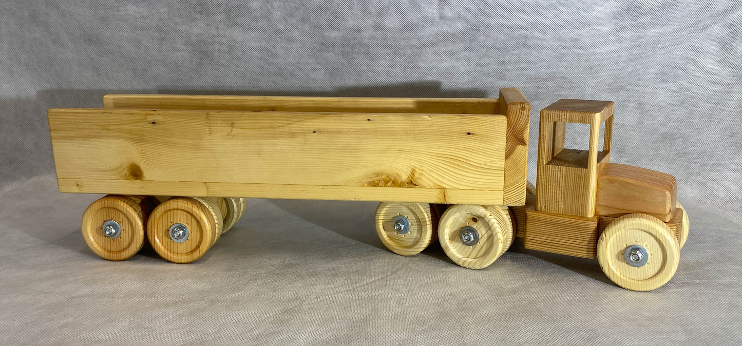 Wooden Tractor/Trailer  18 wheel Semi Truck