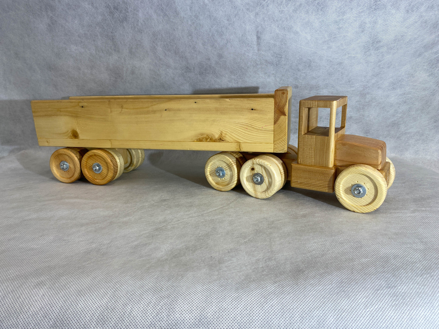 Wooden Tractor/Trailer  18 wheel Semi Truck